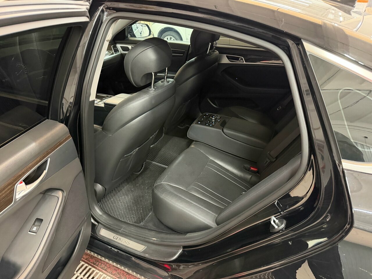 Hyundai Genesis, II 2015