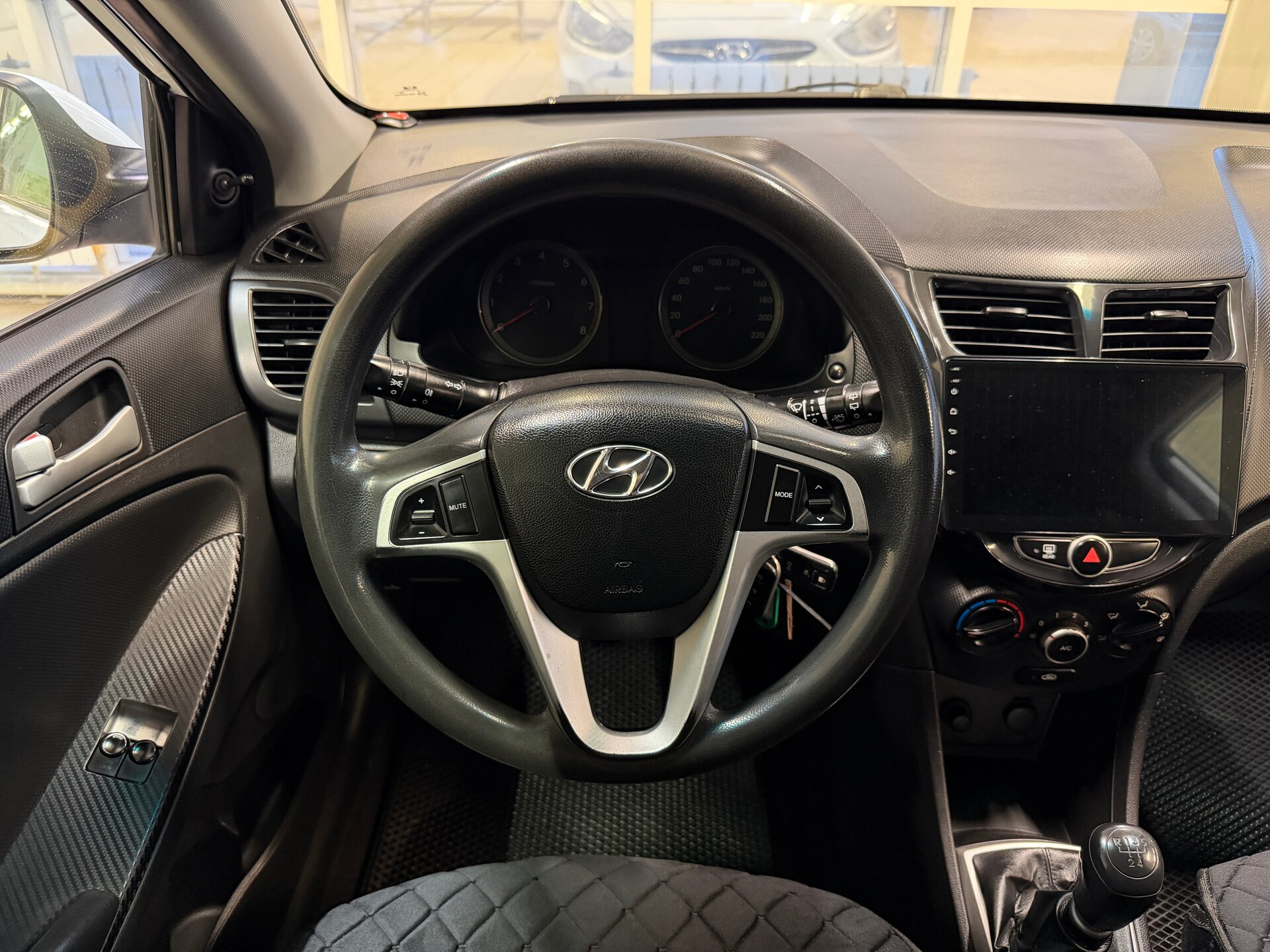 Hyundai Solaris, I 2011