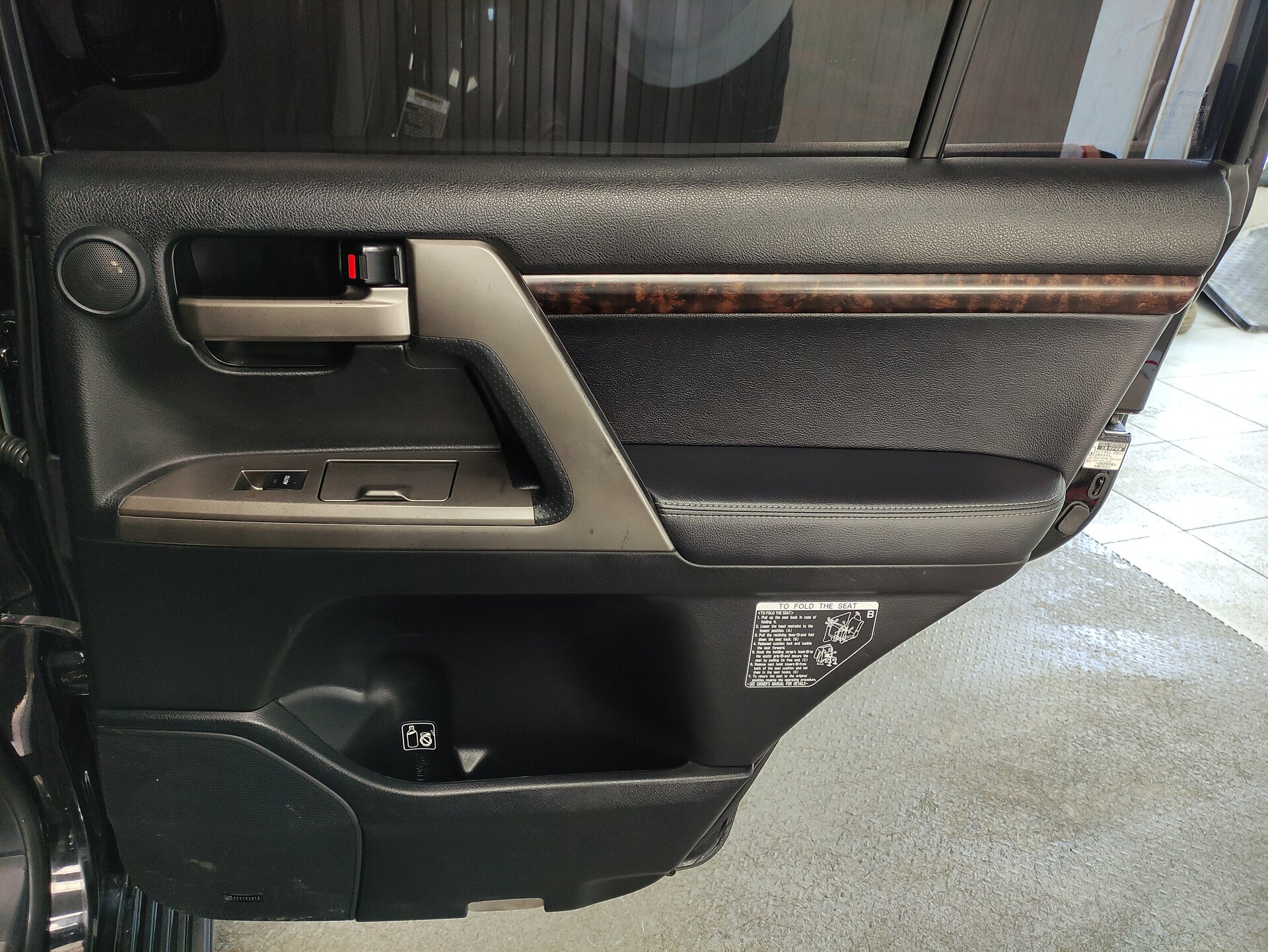 Toyota Land Cruiser, 200 Series 2011