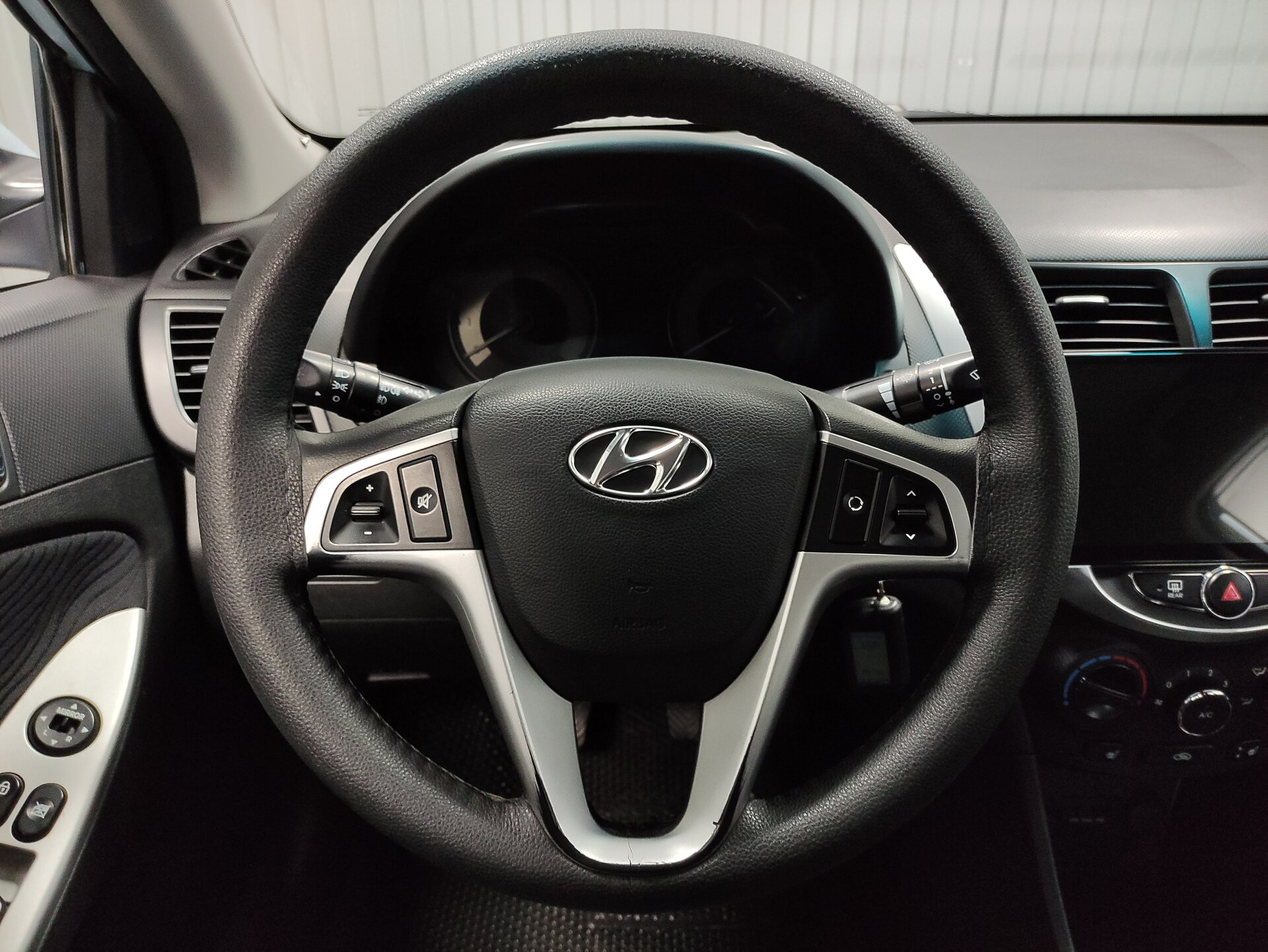 Hyundai Solaris, I 2011