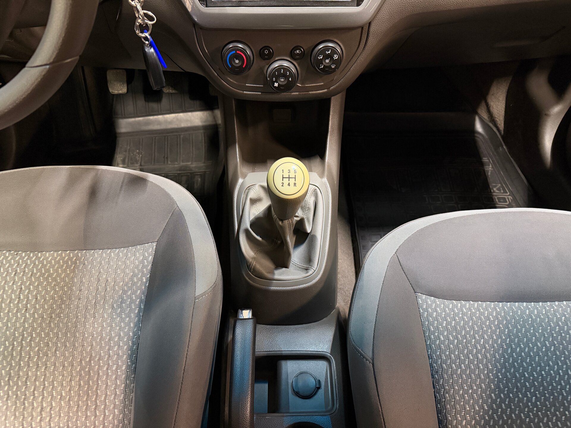 Chevrolet Cobalt, II 2013