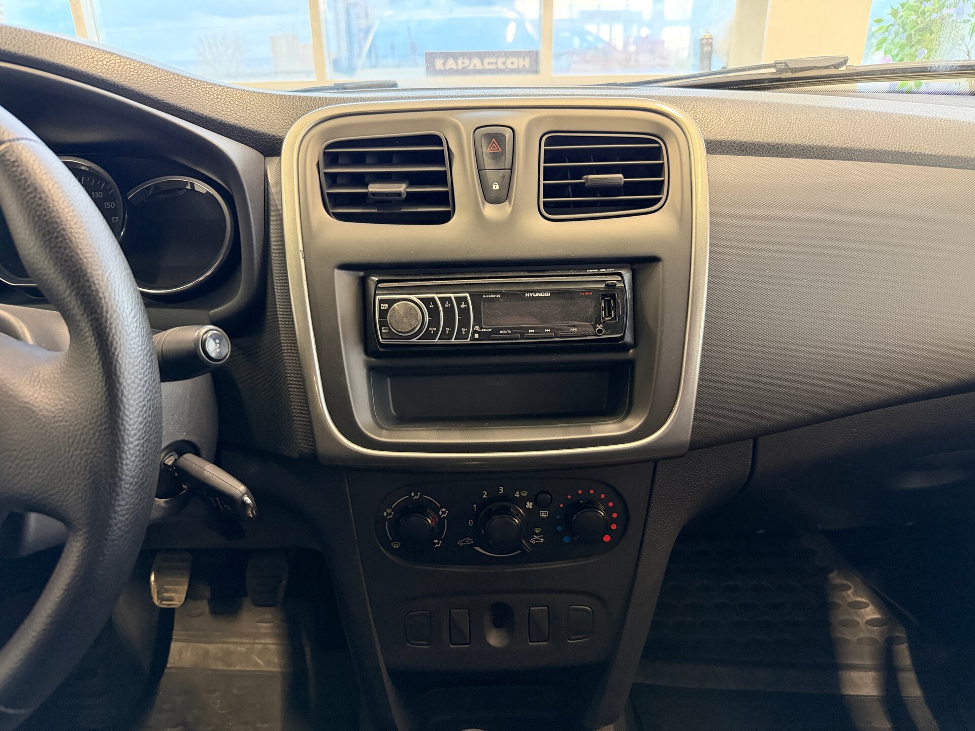 Renault Logan, II 2017 Renault Logan, II 2017