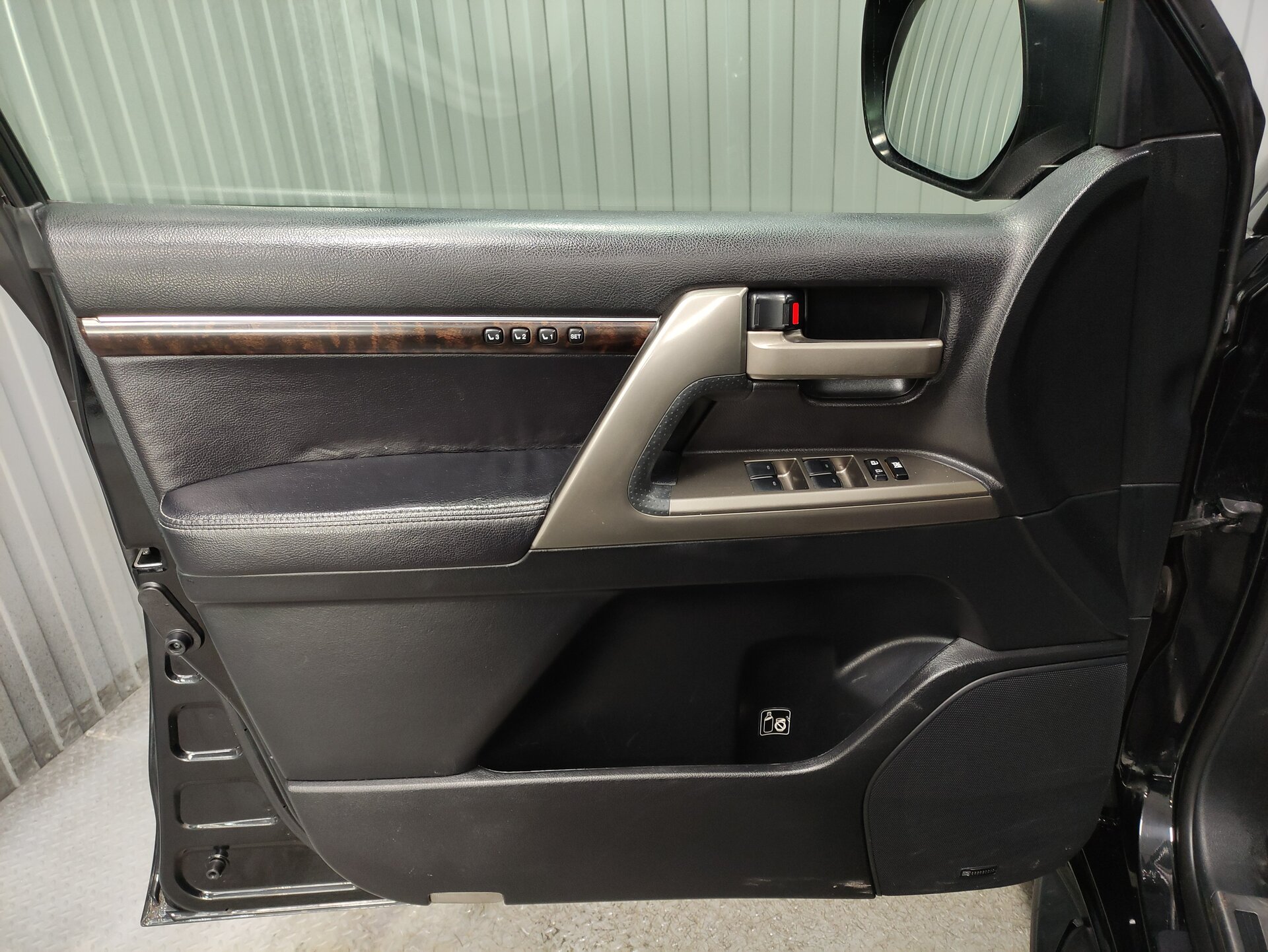 Toyota Land Cruiser, 200 Series 2011