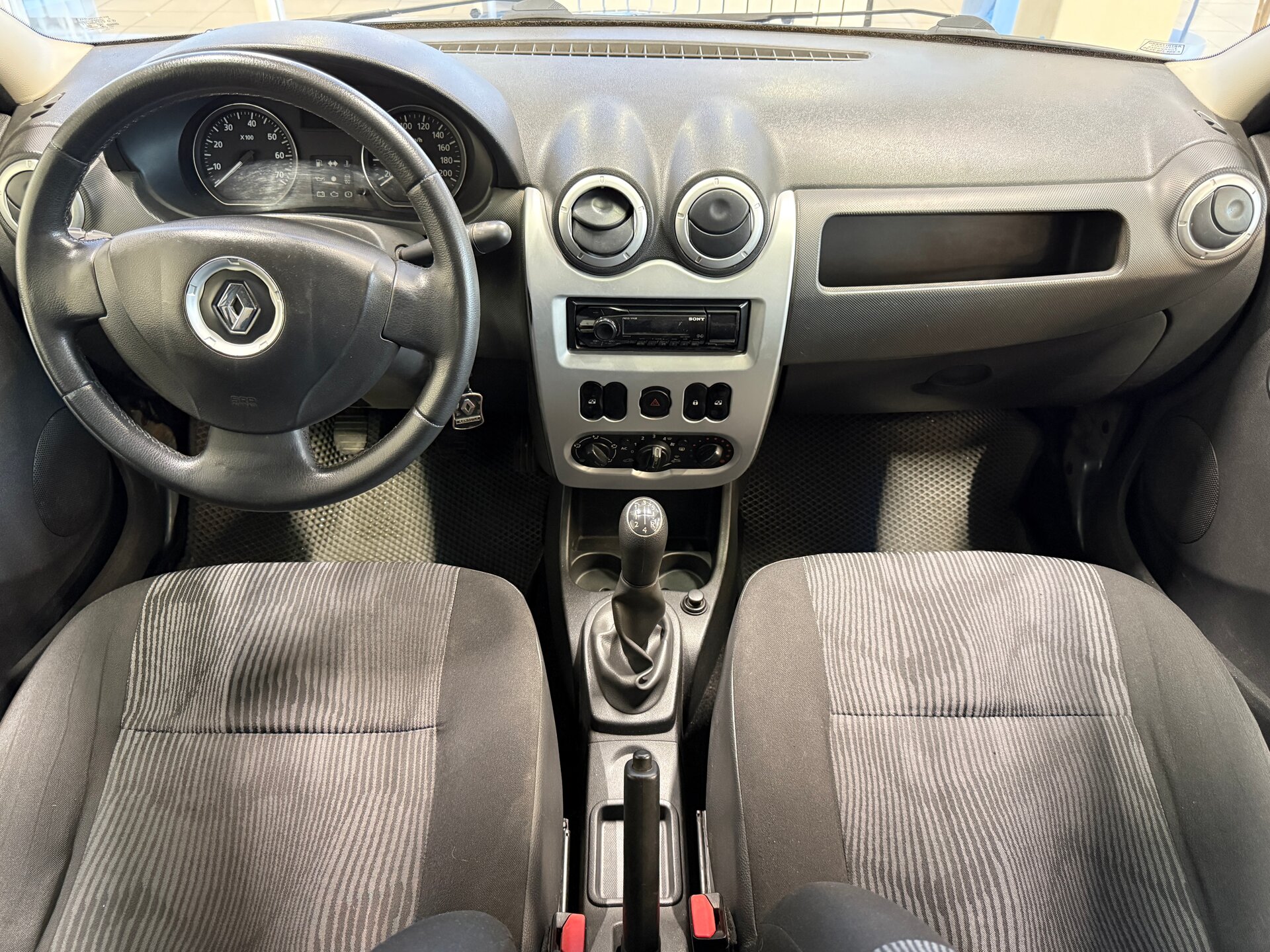 Renault Logan, I Рестайлинг 2013