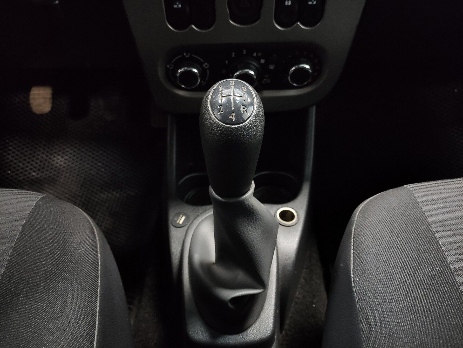 Renault Logan, I Рестайлинг 2012