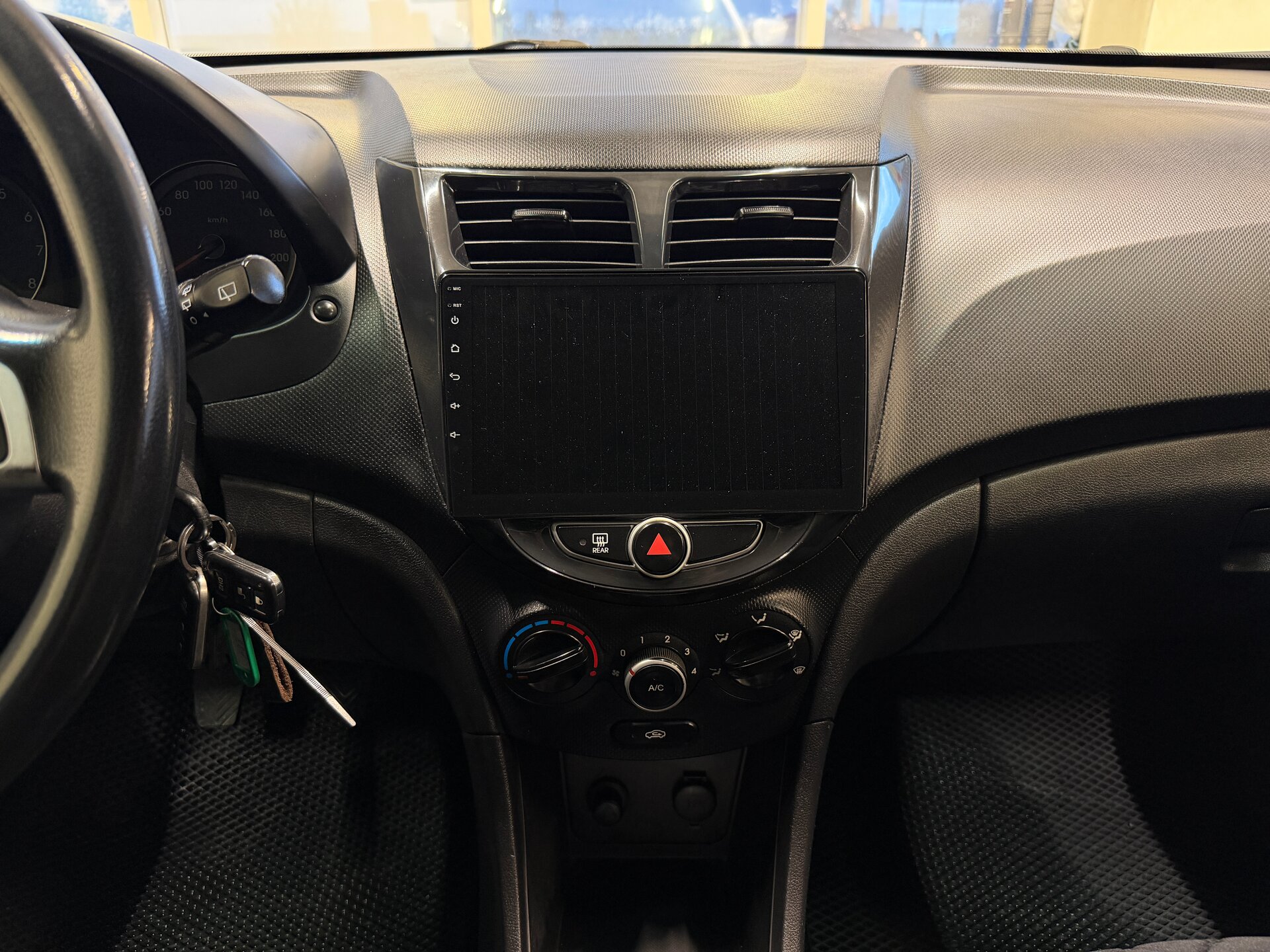 Hyundai Solaris, I 2011