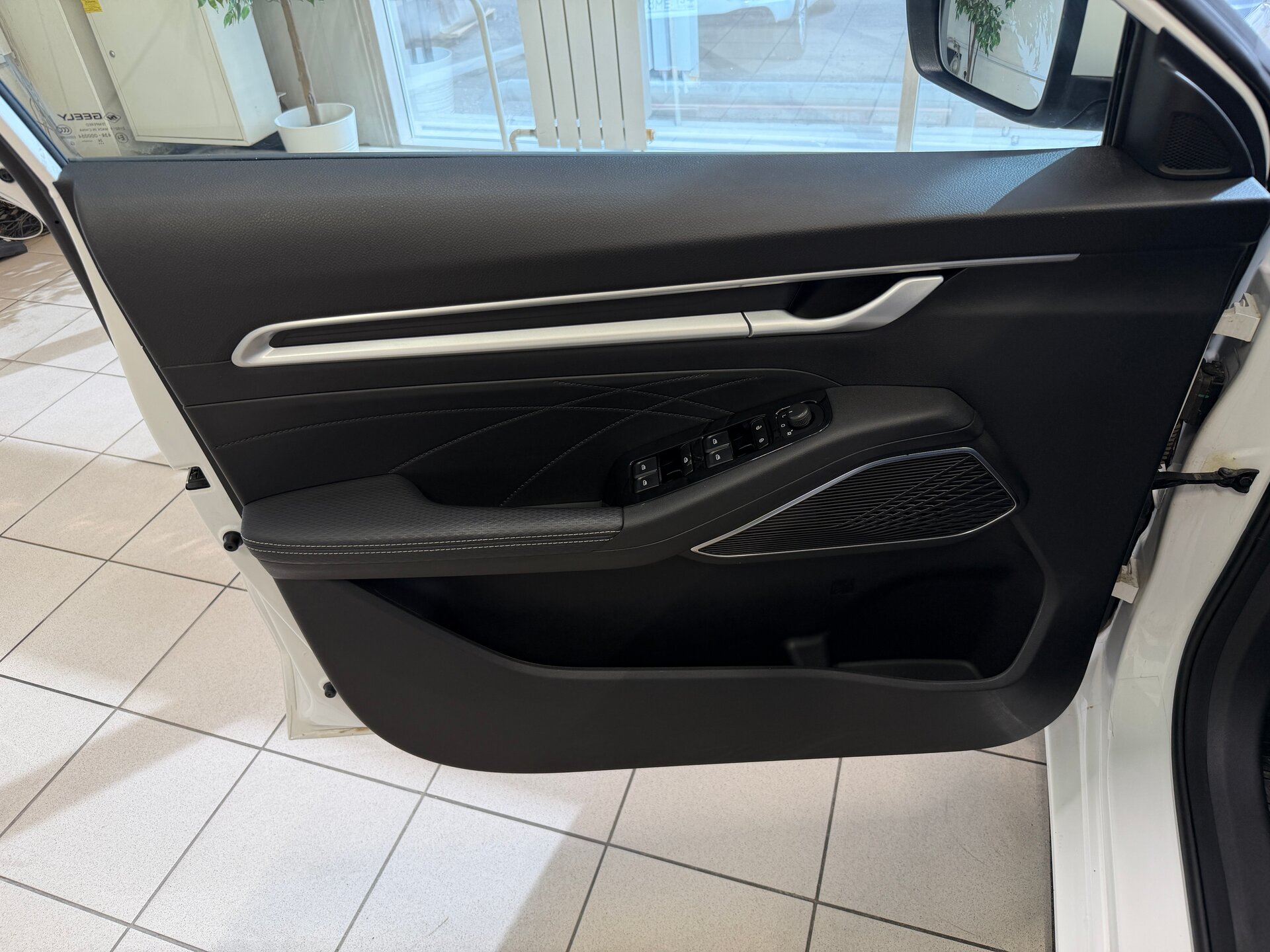 Geely Emgrand, II 2024