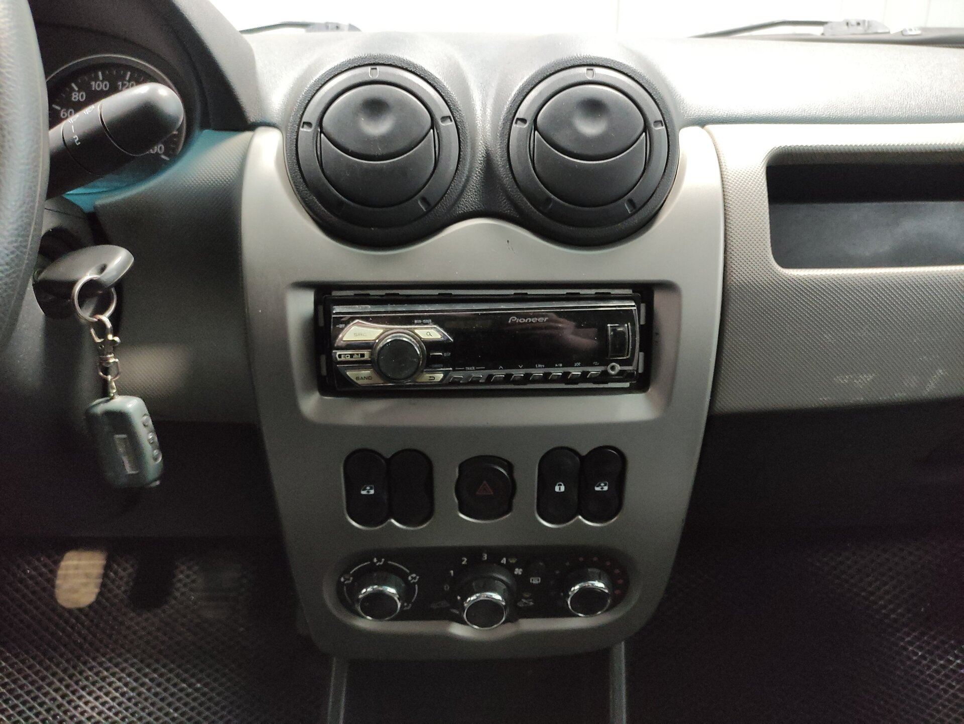 Renault Logan, I Рестайлинг 2012