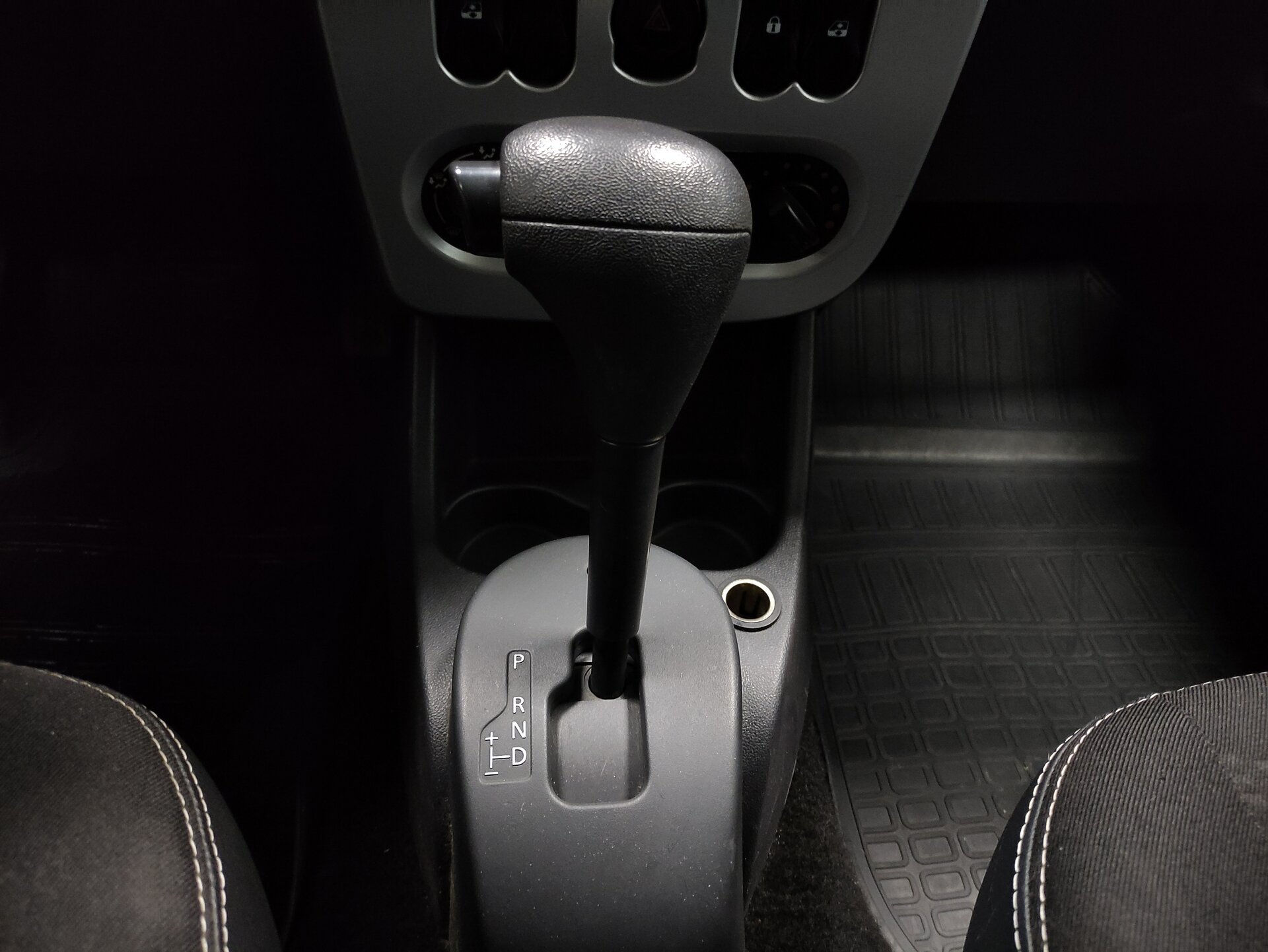 Renault Sandero, I 2012