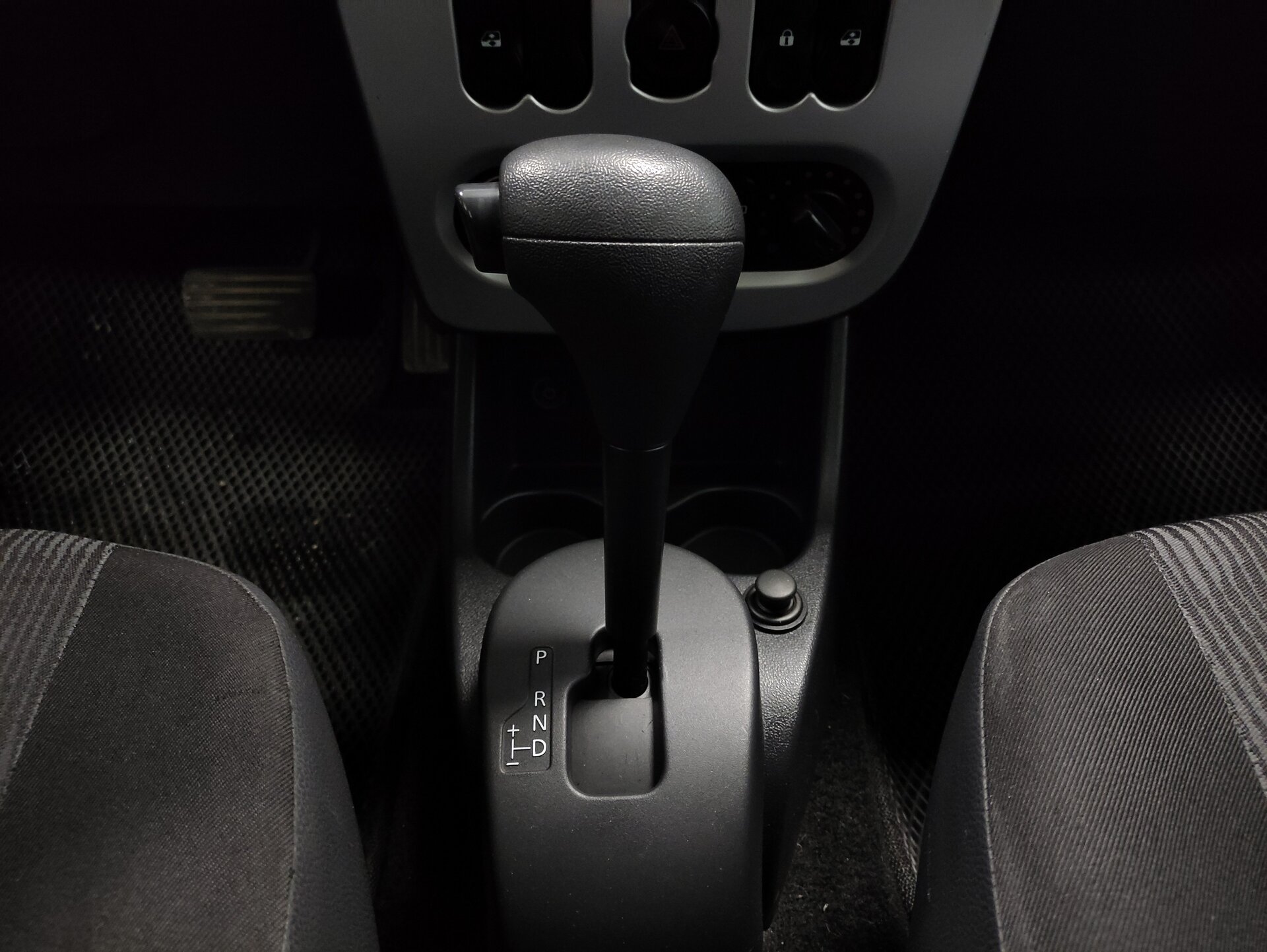 Renault Logan, I Рестайлинг 2013