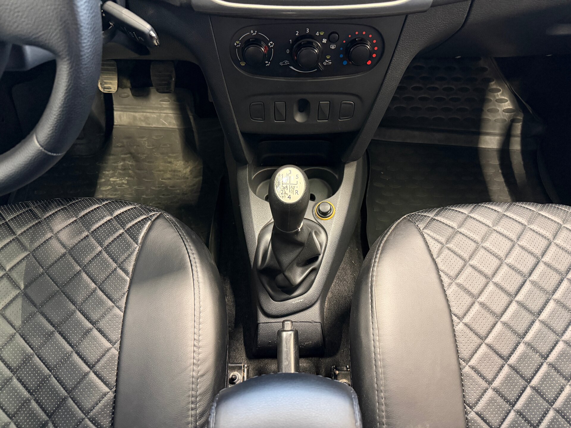 Renault Logan, II 2017 Renault Logan, II 2017