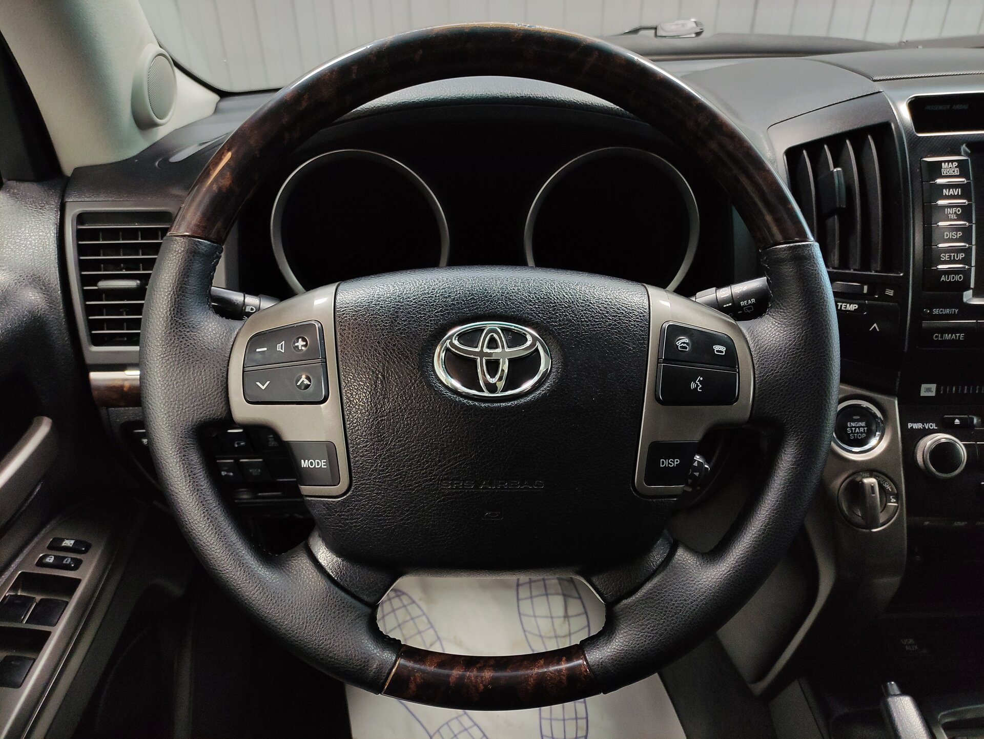 Toyota Land Cruiser, 200 Series 2011