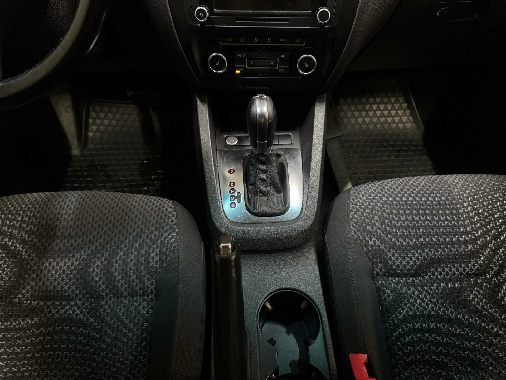 Volkswagen Jetta, VI 2011