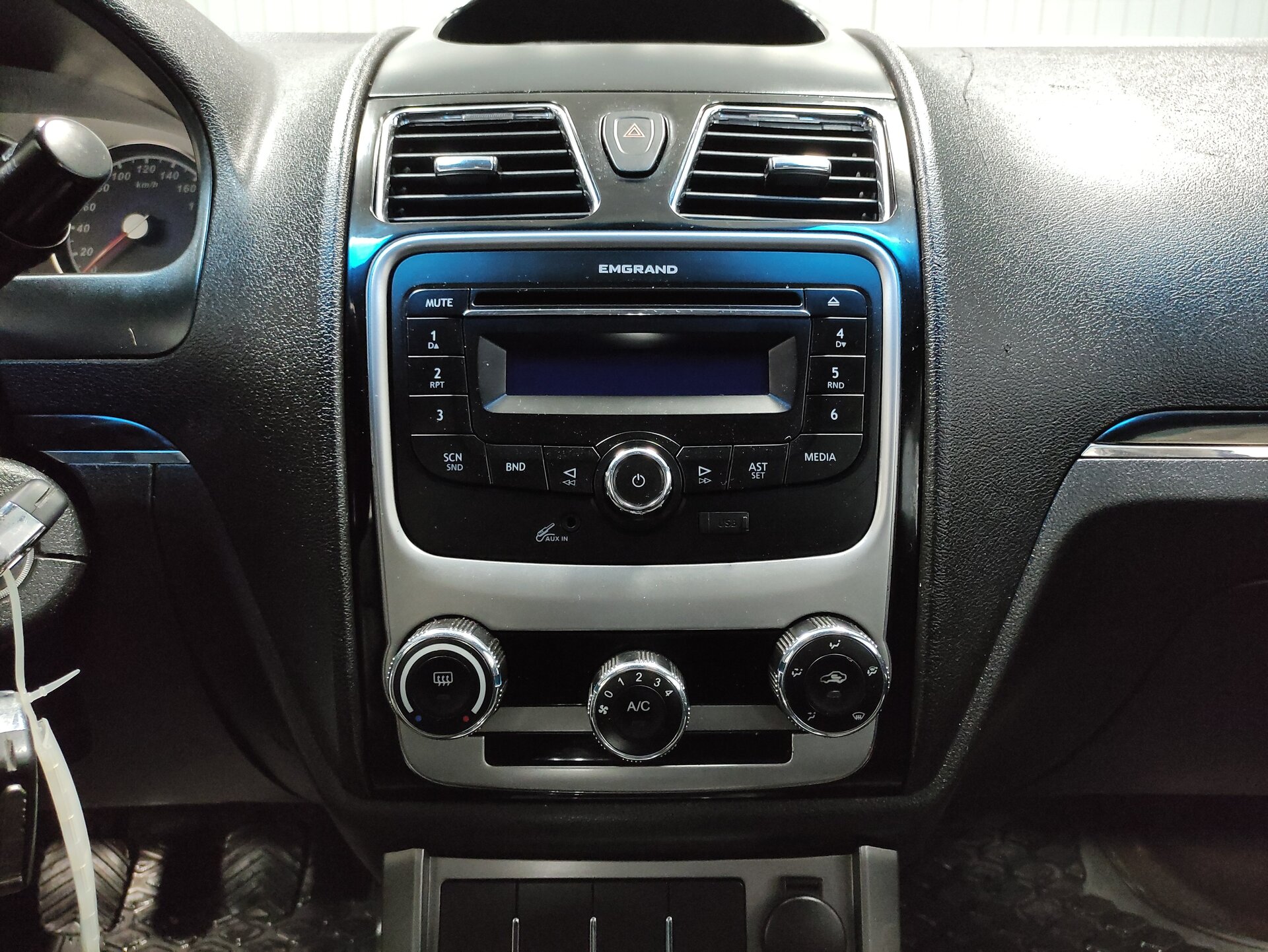 Geely Emgrand EC7, I 2013 Geely Emgrand EC7, I 2013