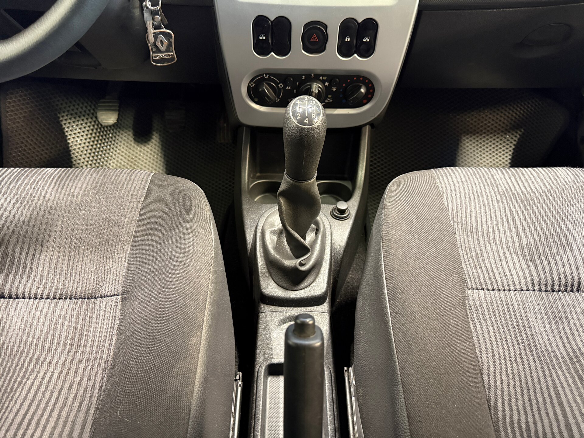 Renault Logan, I Рестайлинг 2013