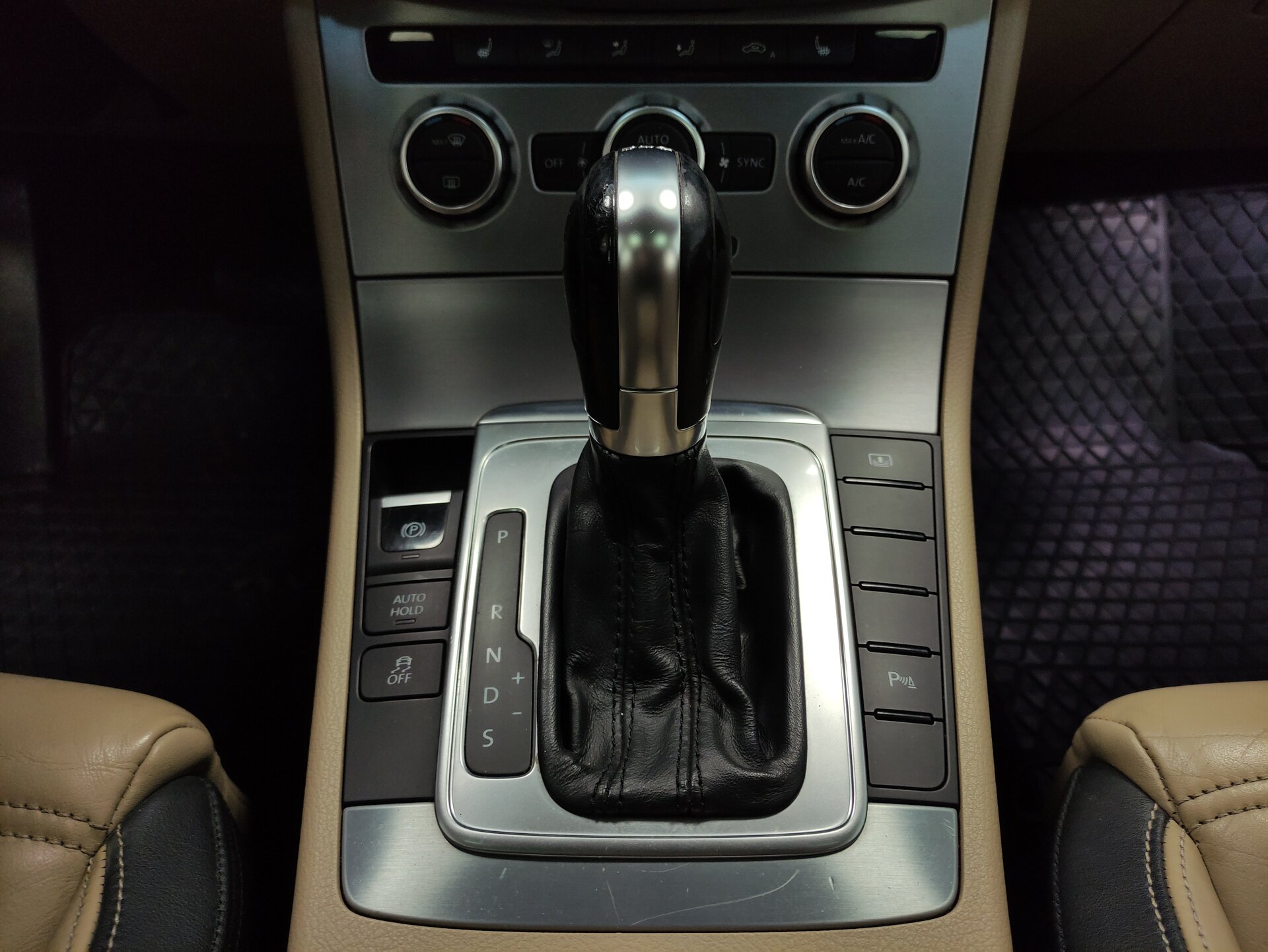 Volkswagen Passat CC, I Рестайлинг 2012 Volkswagen Passat CC, I Рестайлинг 2012