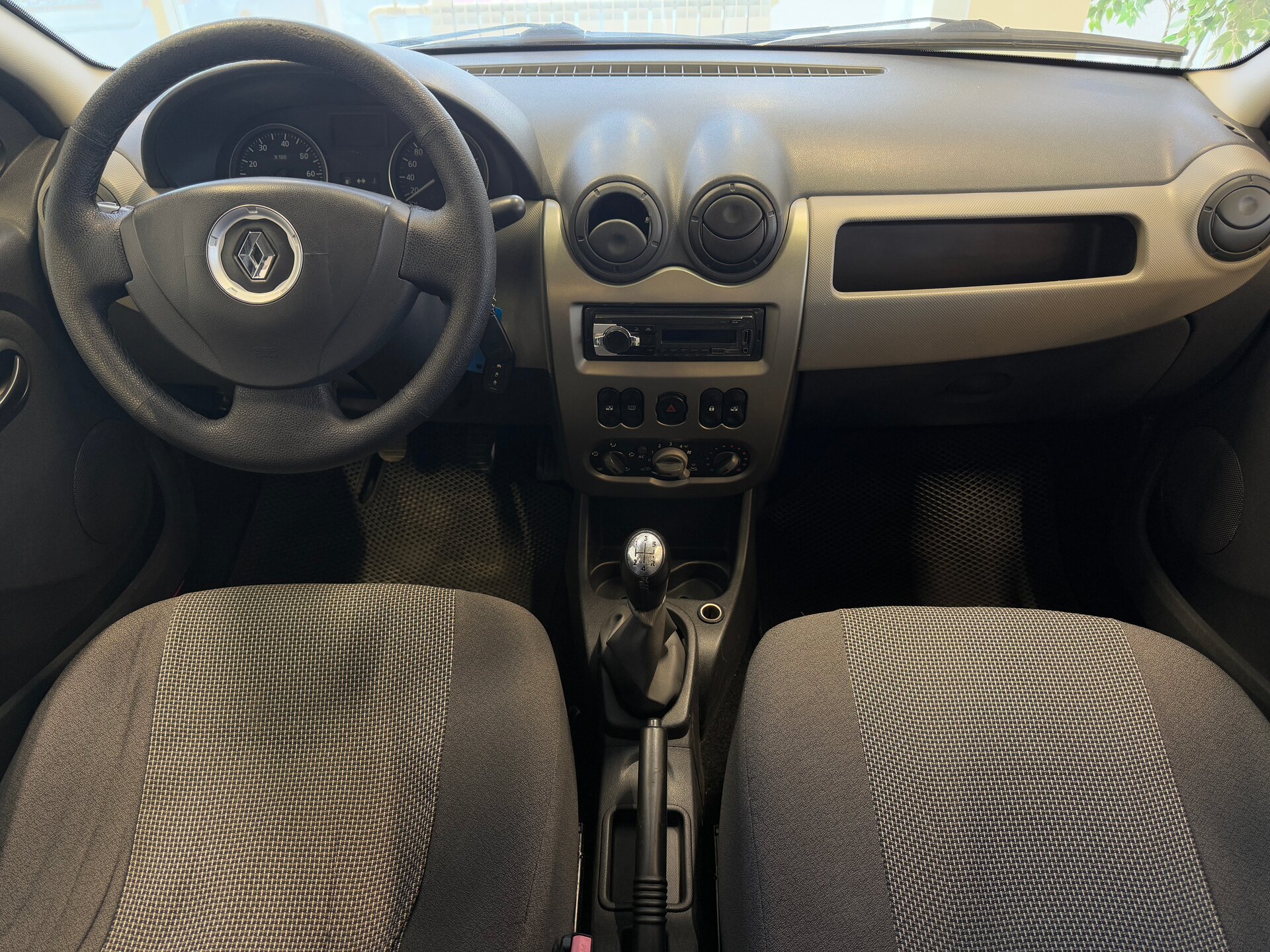 Renault Logan, I Рестайлинг 2011