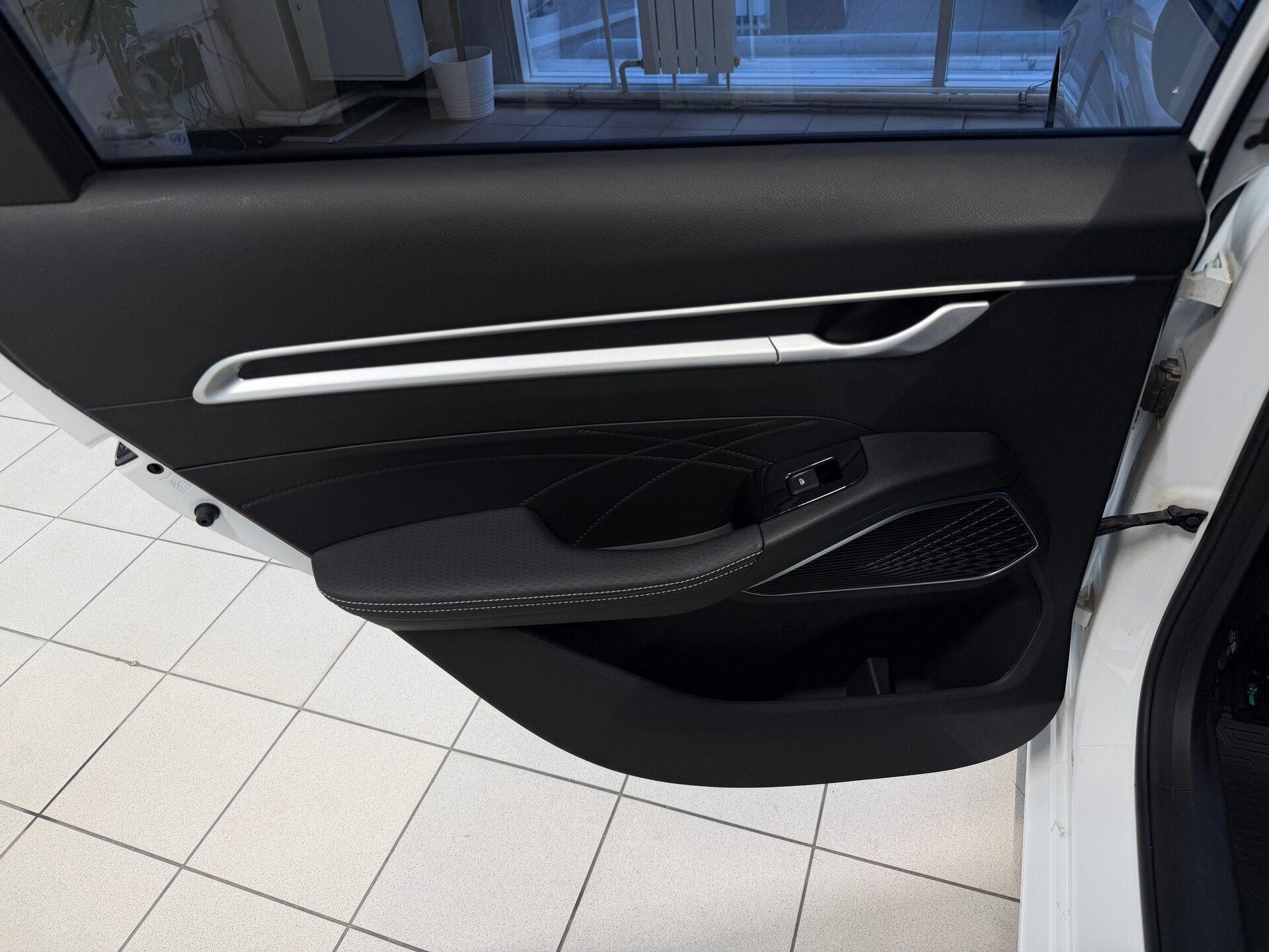 Geely Emgrand, II 2024