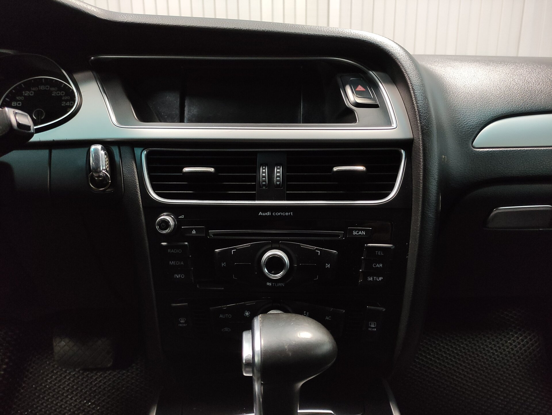 Audi A4, IV (B8) Рестайлинг 2013 Audi A4, IV (B8) Рестайлинг 2013