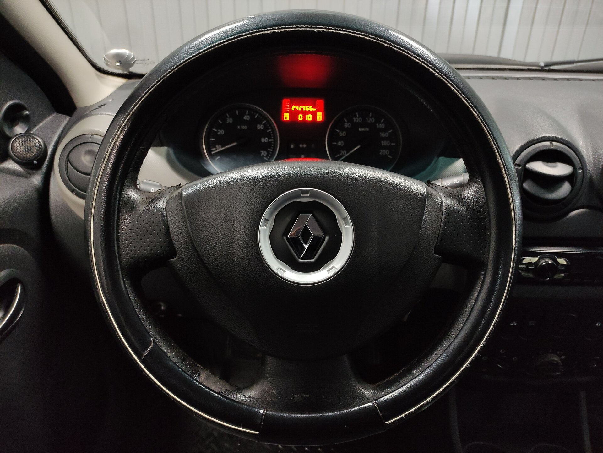Renault Logan, I Рестайлинг 2012