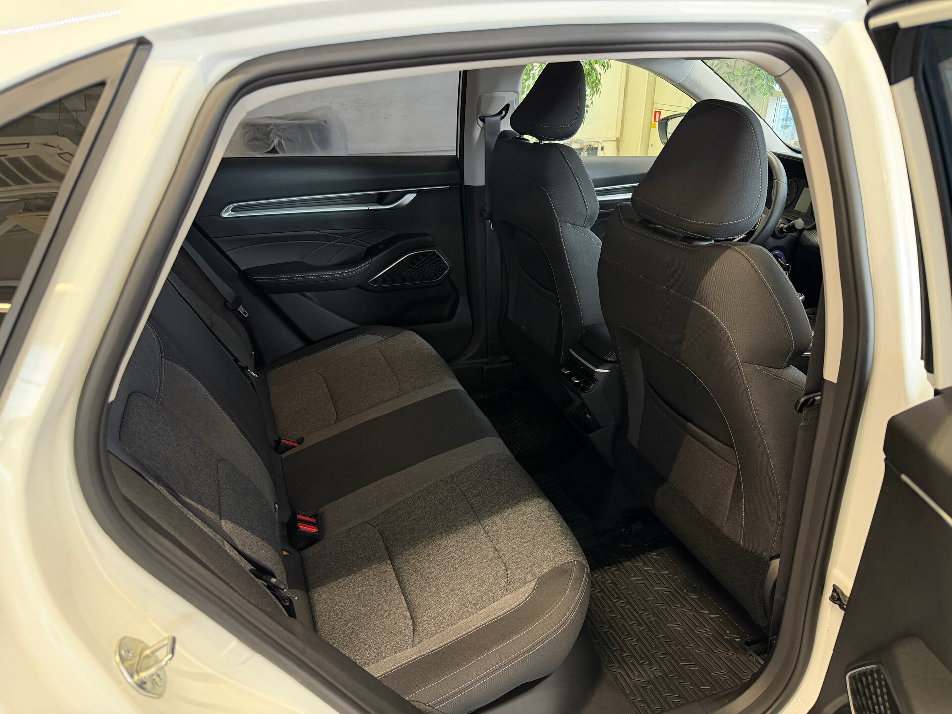 Geely Emgrand, II 2024