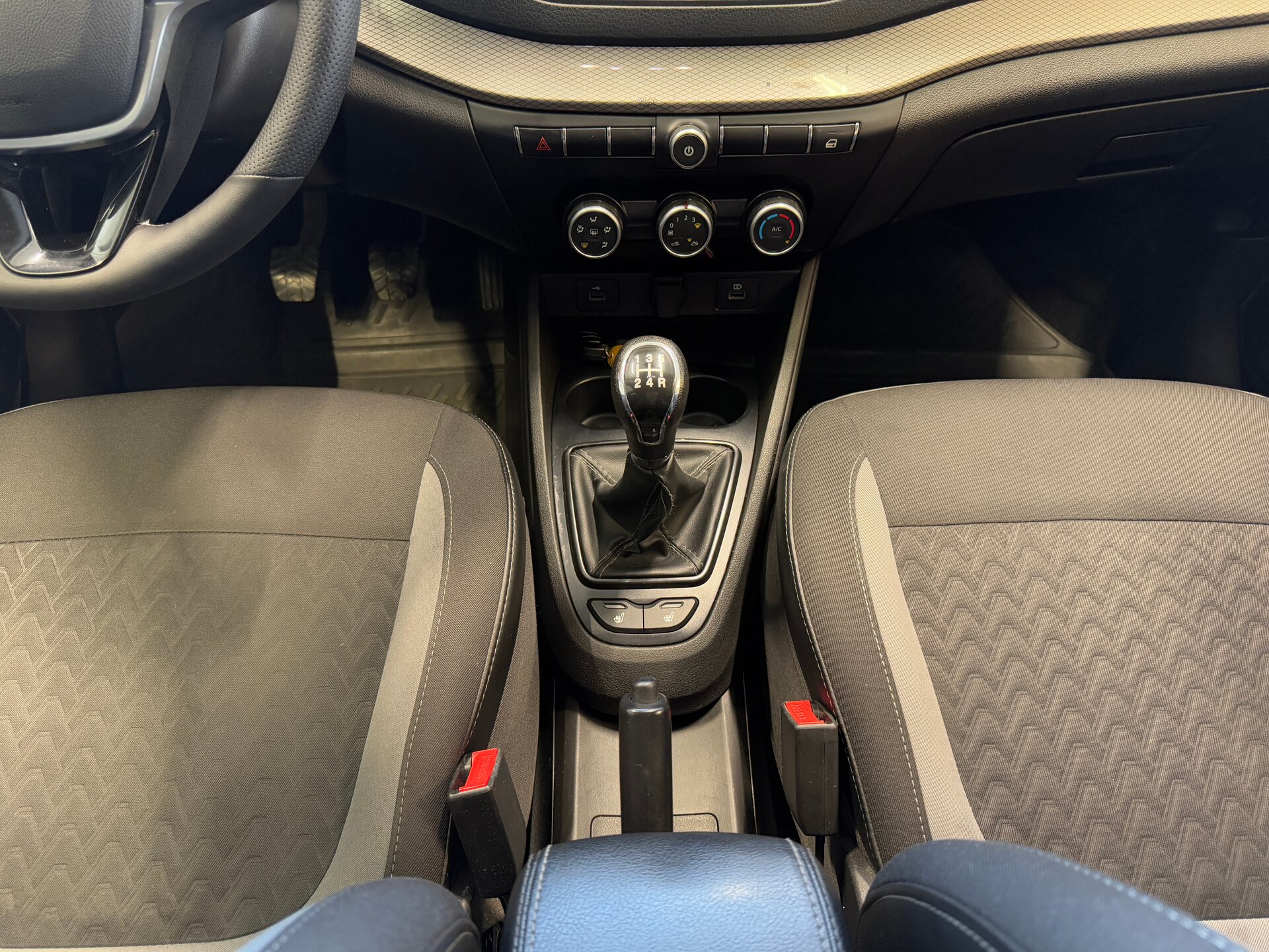 Lada (ВАЗ) Vesta, I Рестайлинг (NG) 2023 Lada (ВАЗ) Vesta, I Рестайлинг (NG) 2023