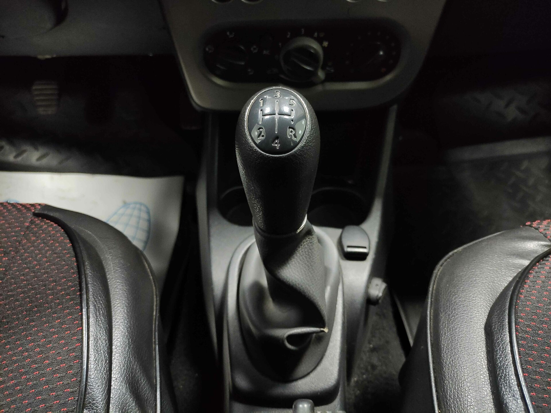 Renault Logan, I Рестайлинг 2011