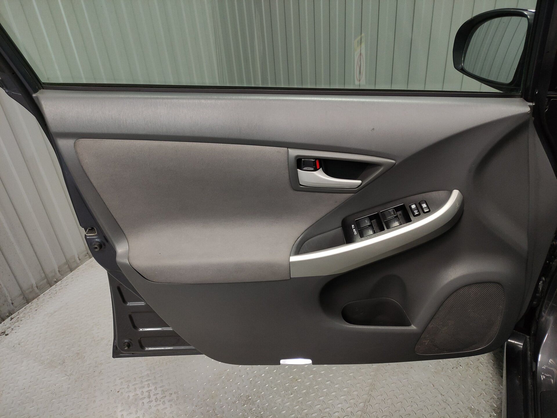 Toyota Prius, III Рестайлинг (XW30) 2011