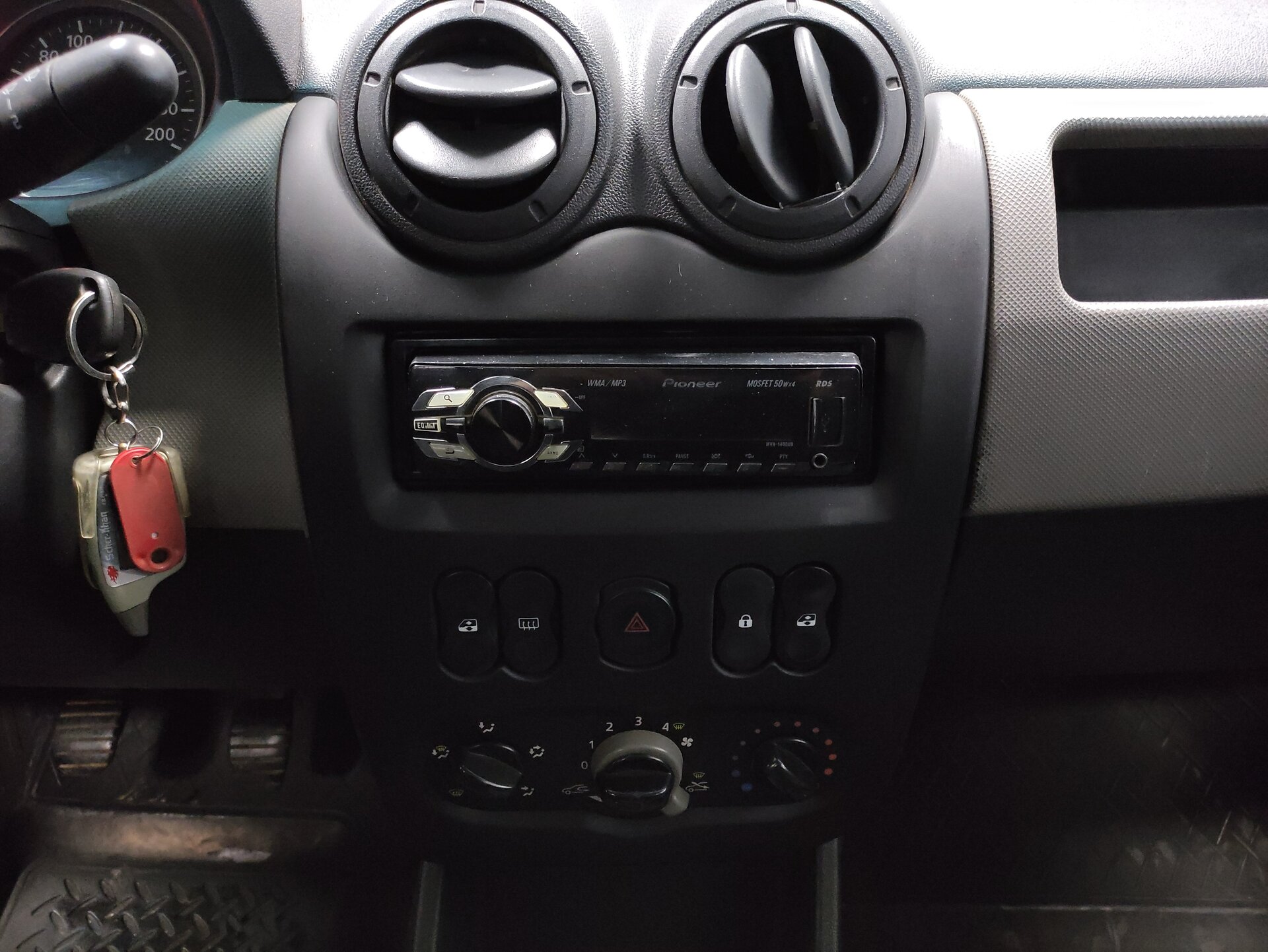 Renault Logan, I Рестайлинг 2012