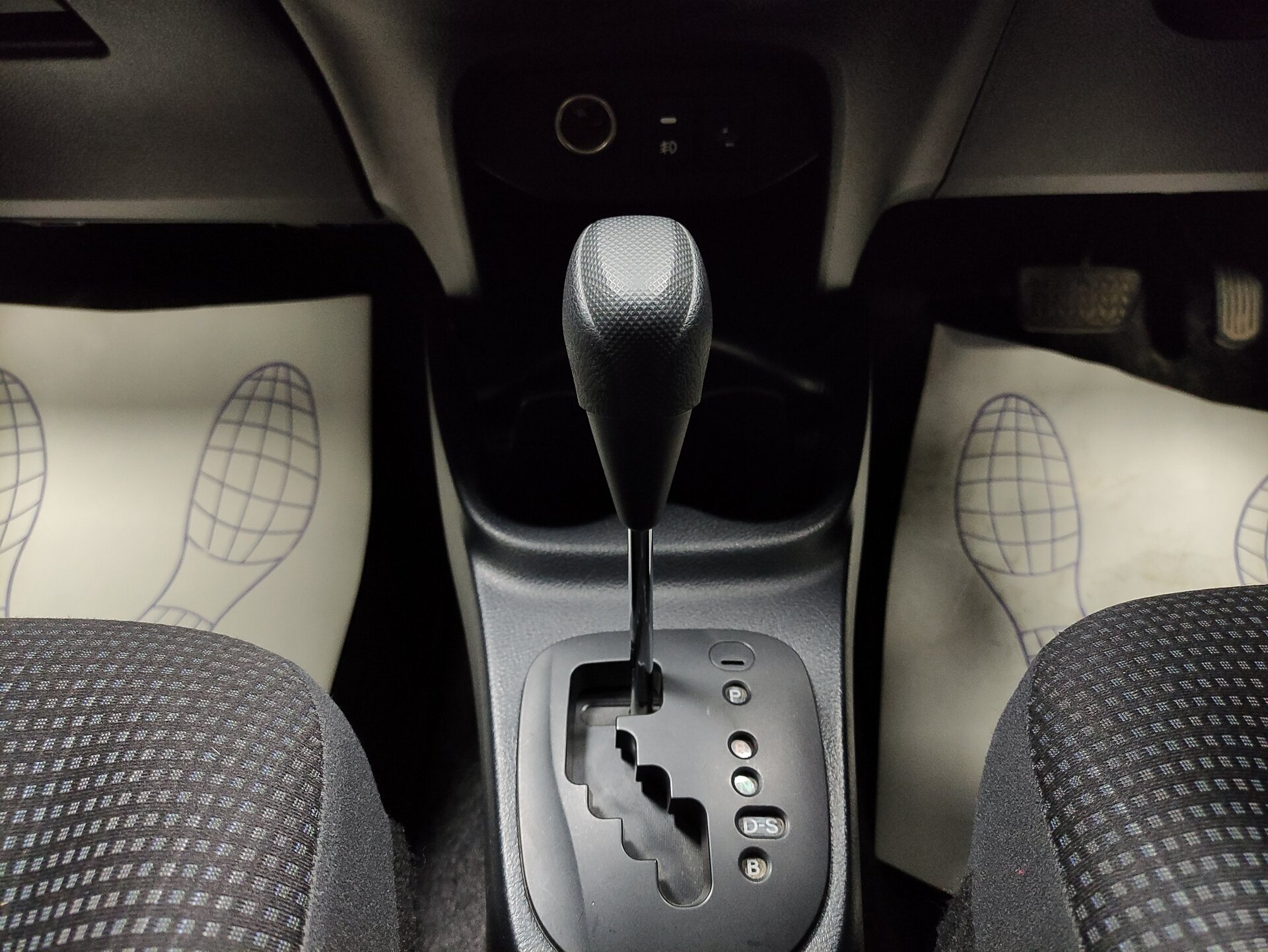 Toyota Vitz, III (XP130) Рестайлинг 2 2017 Toyota Vitz, III (XP130) Рестайлинг 2 2017