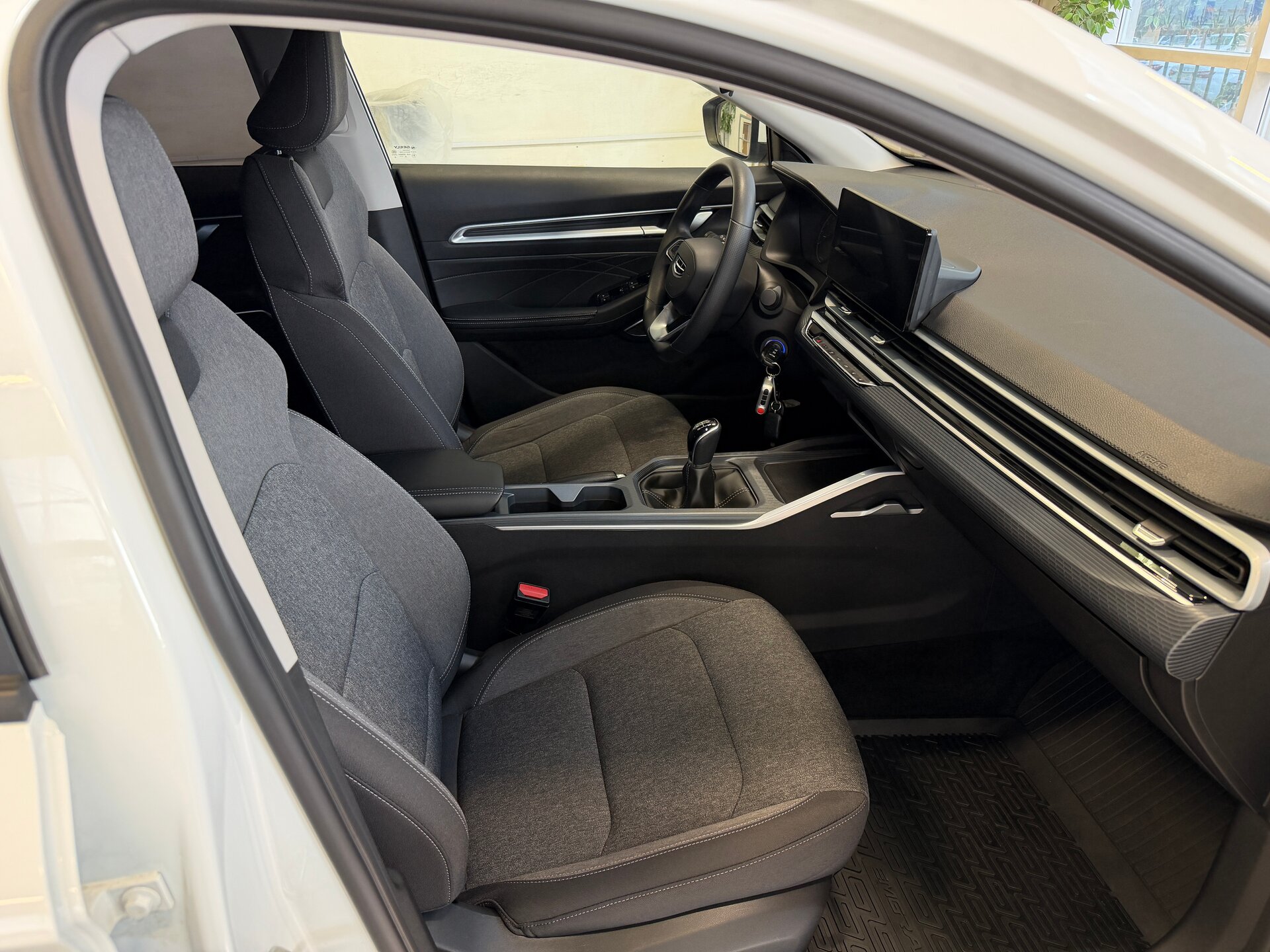 Geely Emgrand, II 2024