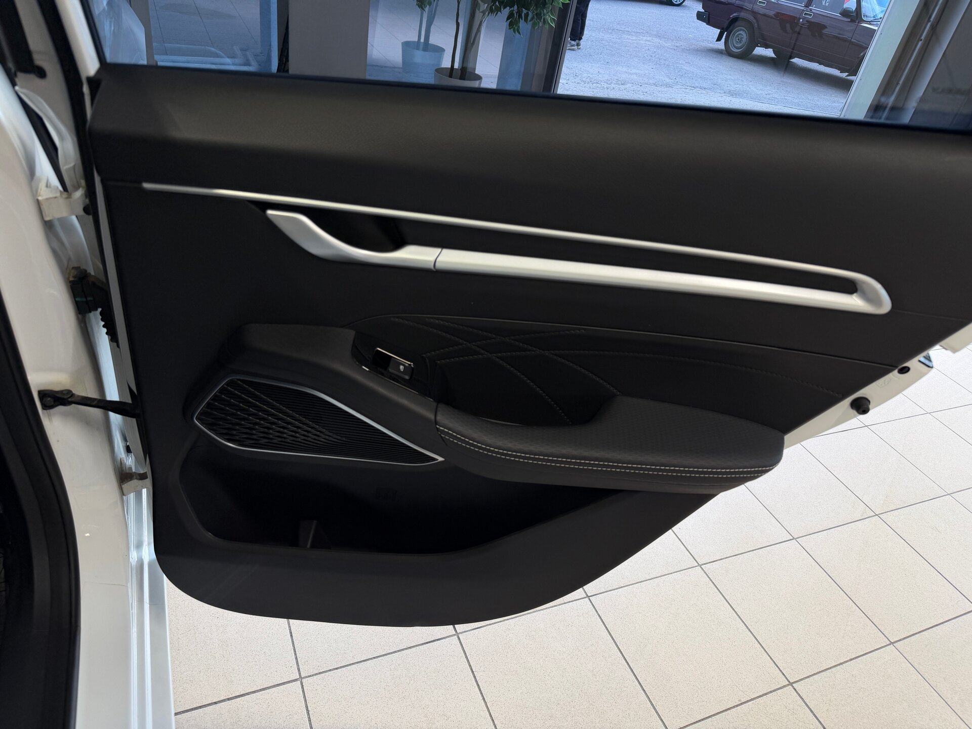 Geely Emgrand, II 2024