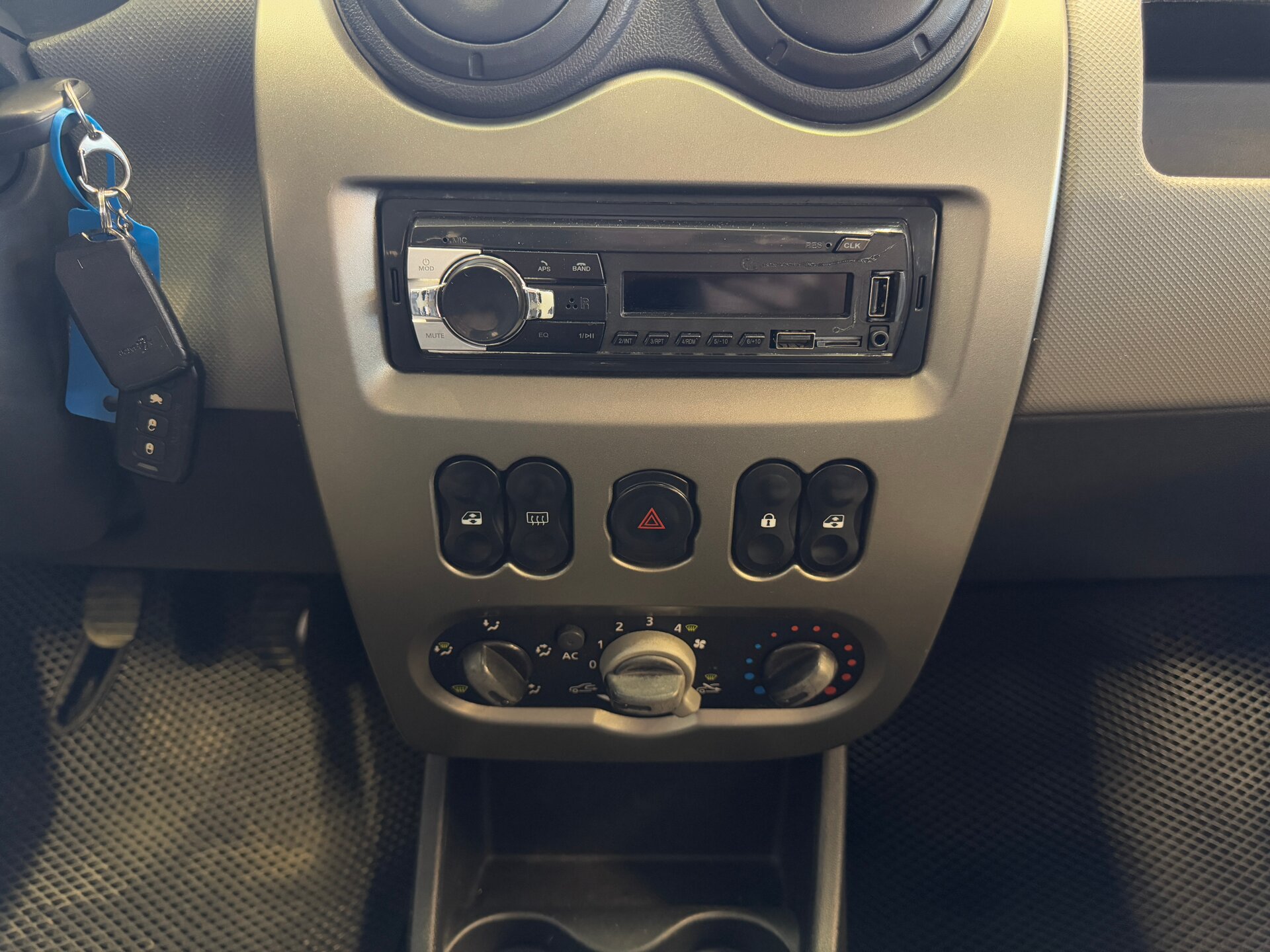 Renault Logan, I Рестайлинг 2011