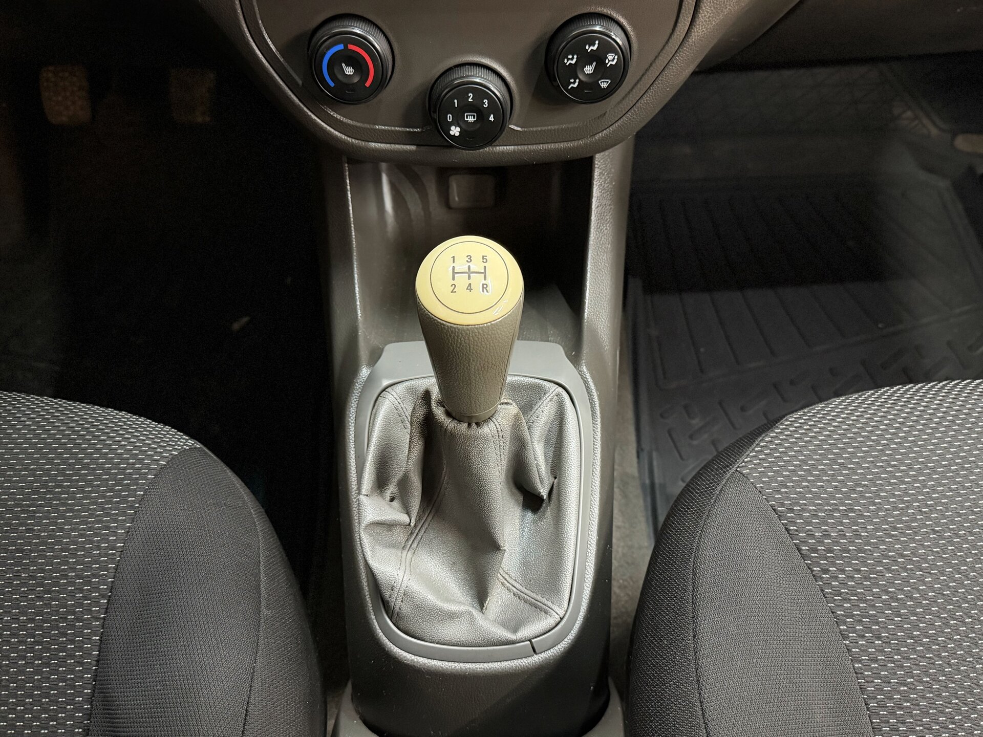 Chevrolet Cobalt, II 2013