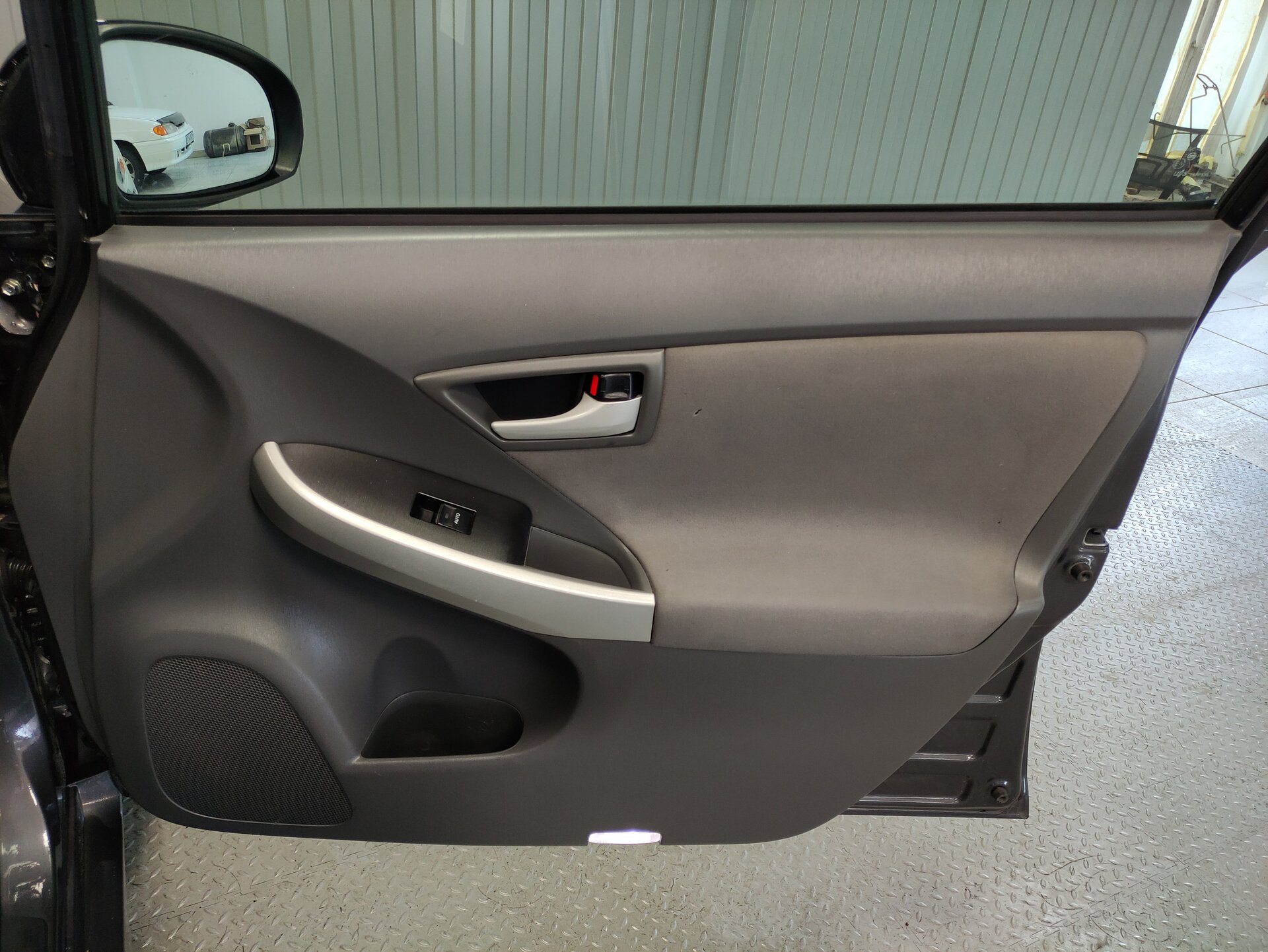 Toyota Prius, III Рестайлинг (XW30) 2011