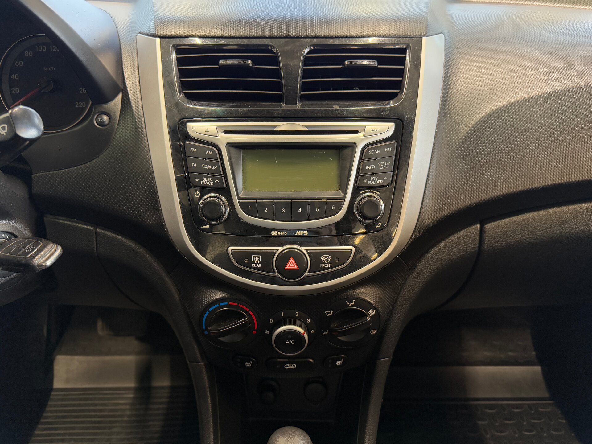 Hyundai Solaris, I 2013 Hyundai Solaris, I 2013